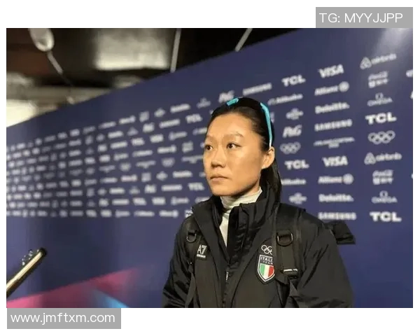 中国选手打破亚洲跳远纪录,教练当场落泪