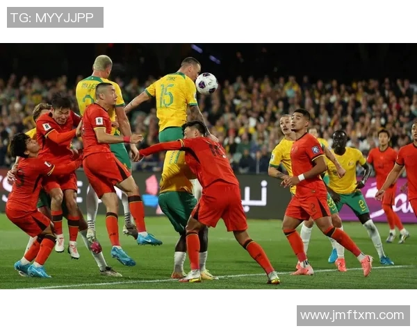 NBA赛场小动作镜头捕捉引发球迷热议激烈讨论不断升级